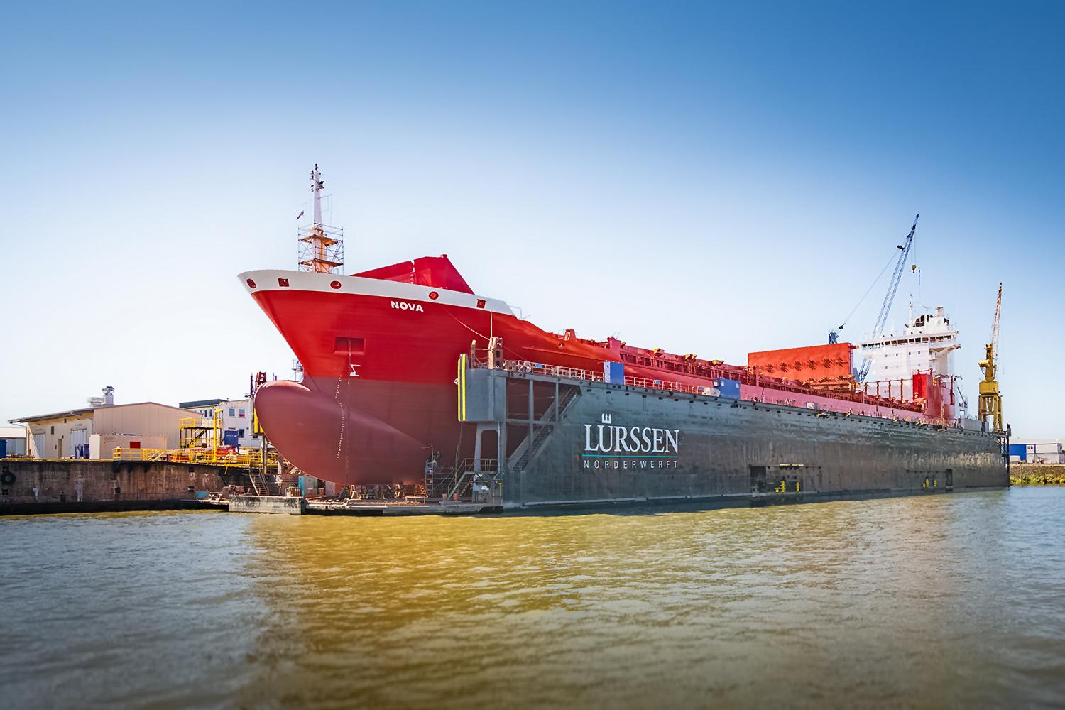 Die NOVA im Trockendock - Hamburger Hafen