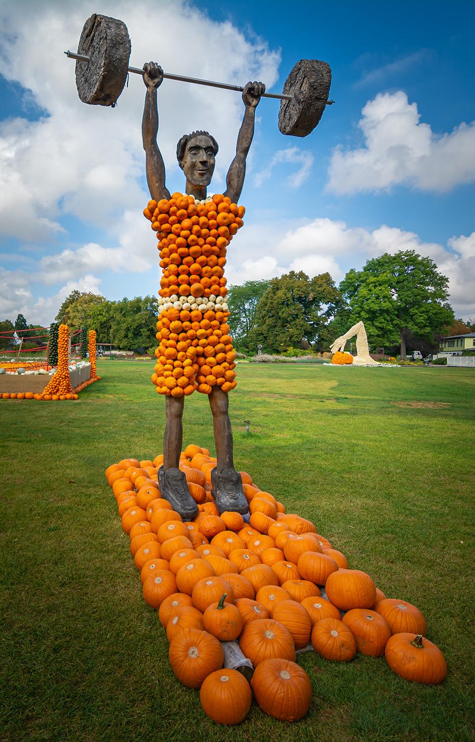 Kürbisausstellung egapark Erfurt 2016 - Gewichtheben