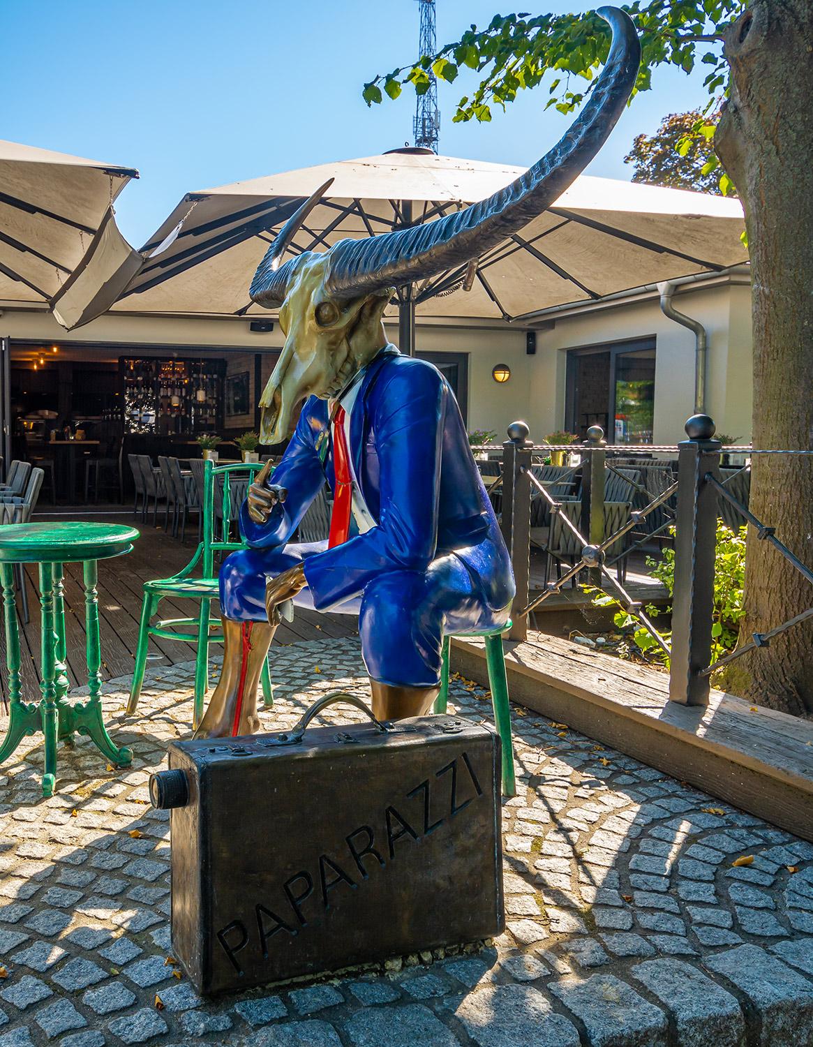 Paparazzi Figur in Warnemünde