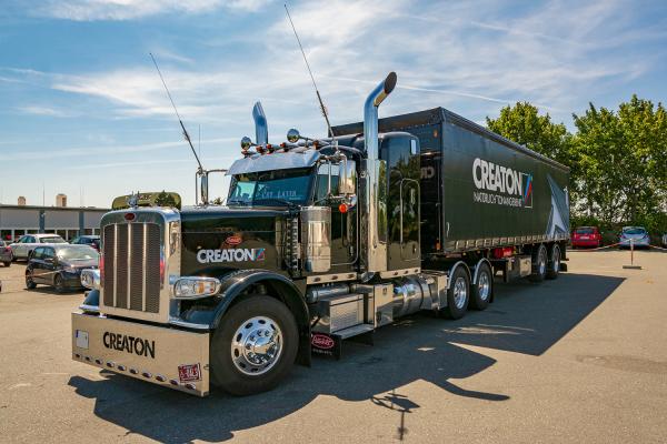 Peterbilt 389 Short hood