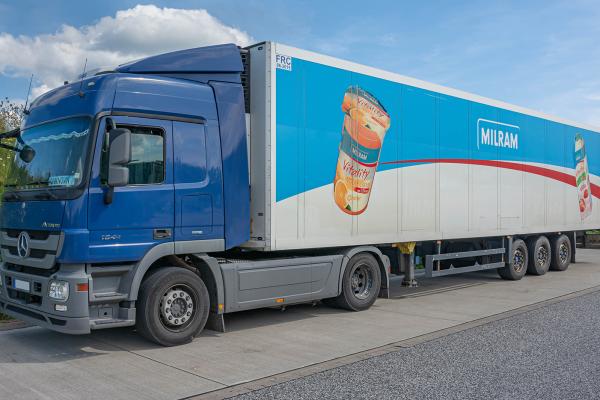 Quark, Jogurt, Käse - Actros 1844 Mercedes Benz